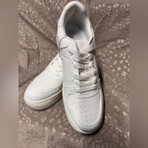 Women’s Sneakers